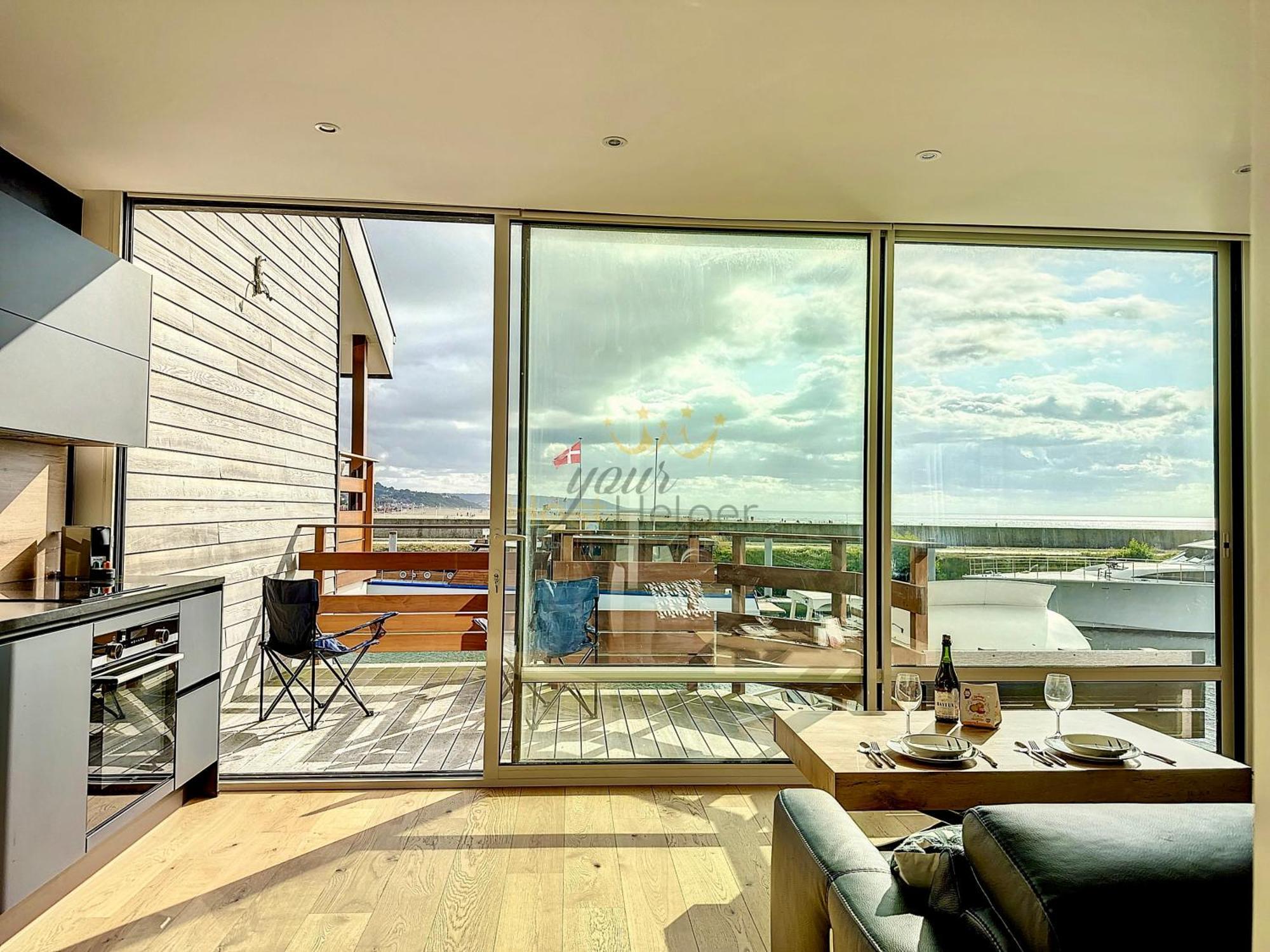 Le Yacht Yourhosthelper Deauville Bagian luar foto